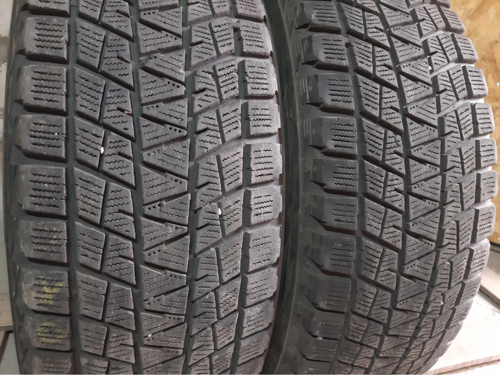 Придбати вживані шини Bridgestone Blizzak DM-V1 . 225/65 R 17 Вживані шини з Європи Bridgestone Blizzak DM-V1 . 225/65 R 17