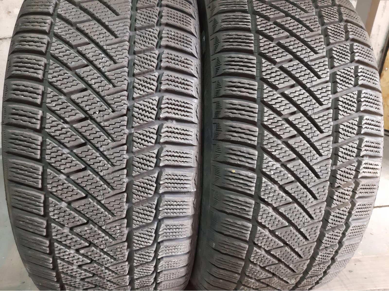 Придбати вживані шини Continental Conti Viking Contact 6 225/45 R 17 Вживані шини з Європи Continental Conti Viking Contact 6 225/45 R 17
