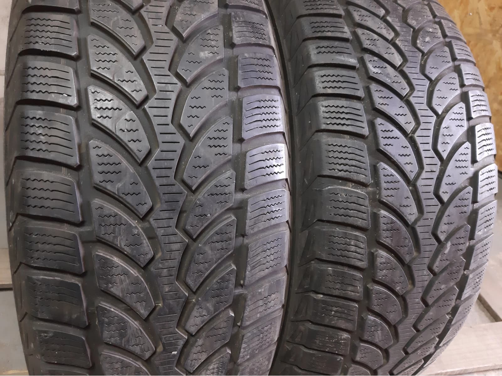 Придбати вживані шини Bridgestone Blizzak LM-32 225/60 R 16 Вживані шини з Європи Bridgestone Blizzak LM-32 225/60 R 16