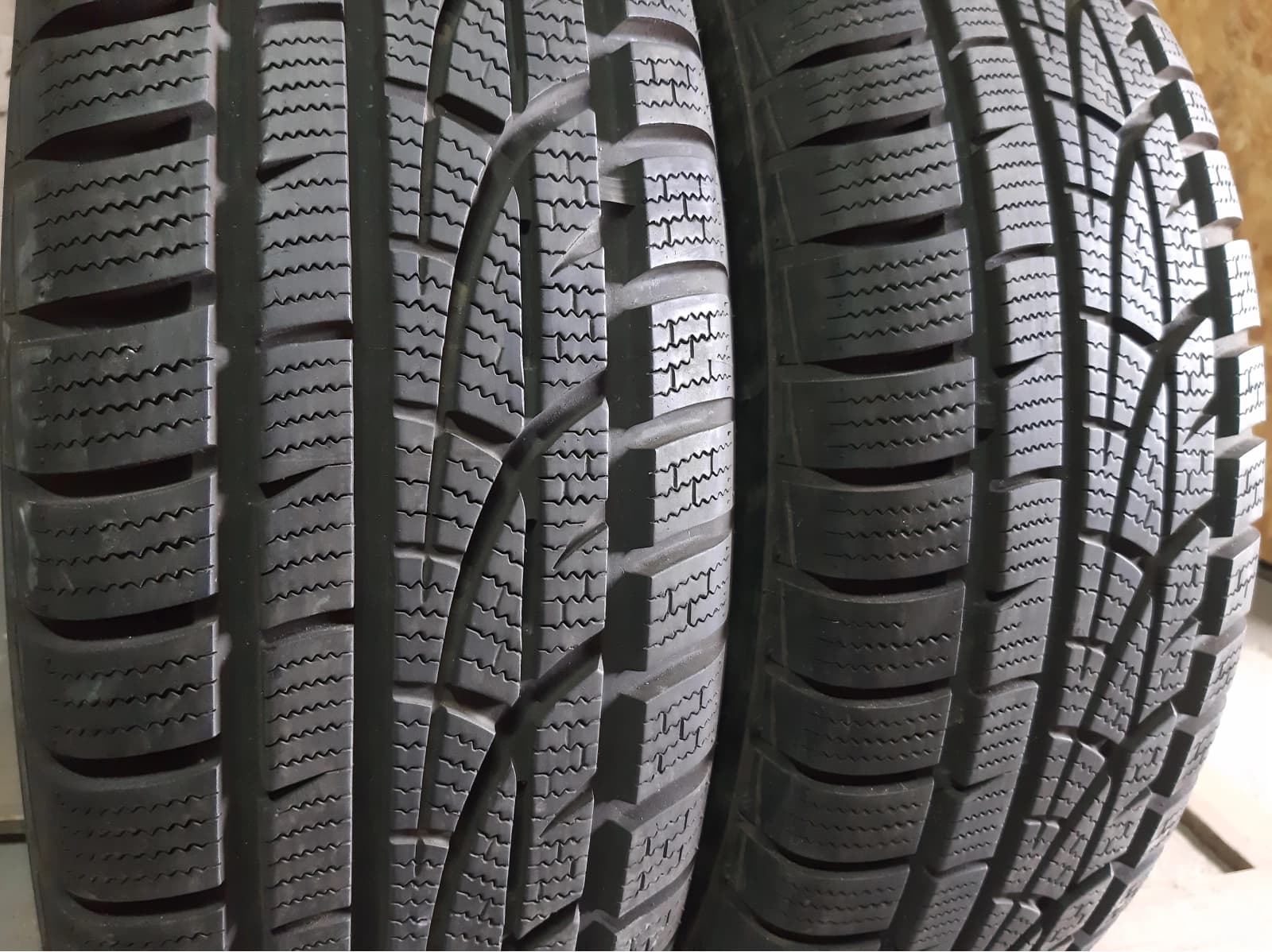 Придбати вживані шини Hankook Winter I Cept Evo . . 215/70 R 16 Вживані шини з Європи Hankook Winter I Cept Evo . . 215/70 R 16