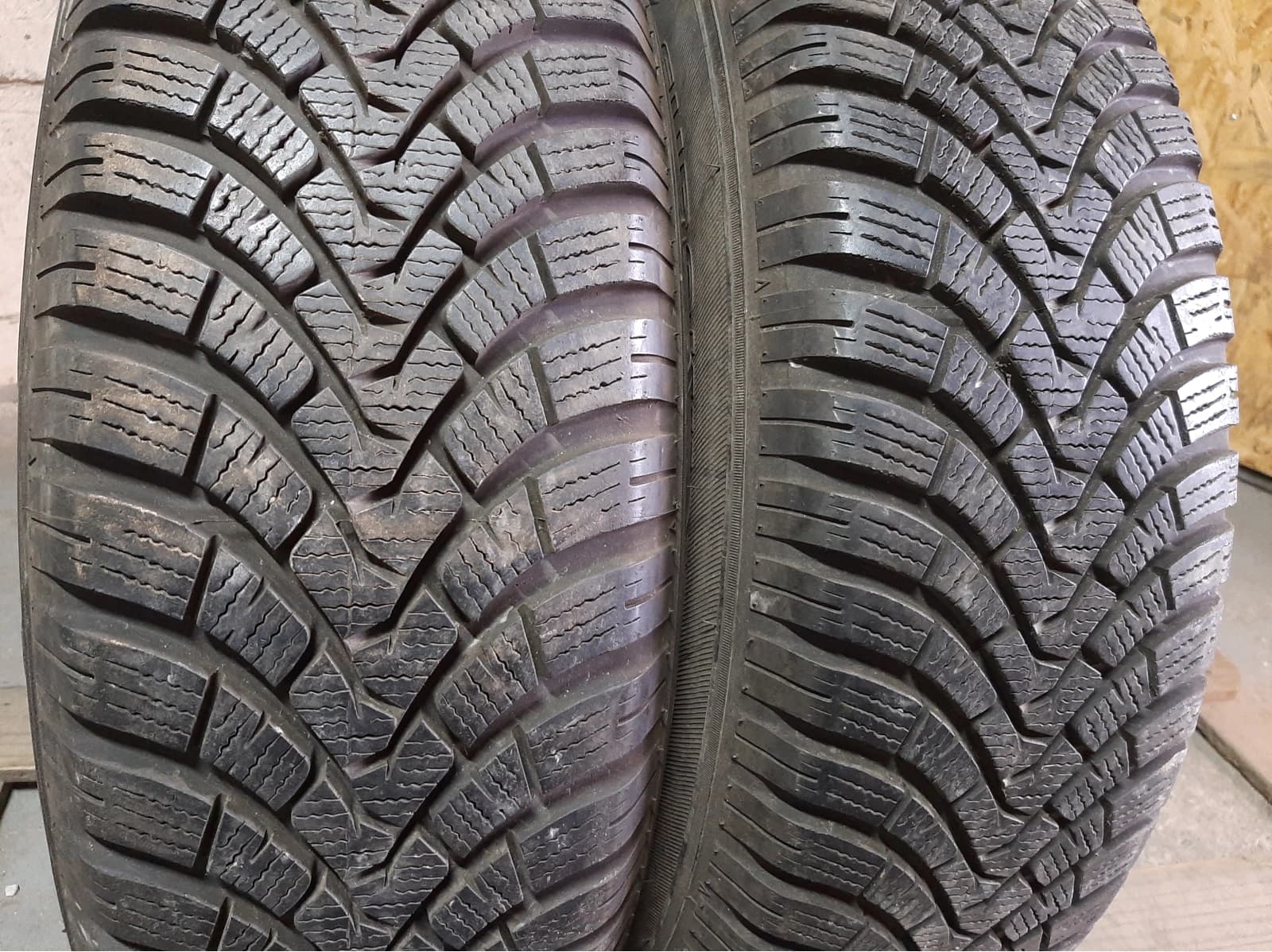Придбати вживані шини Falken Eurowinter HS 01 Suv . 215/70 R 16 Вживані шини з Європи Falken Eurowinter HS 01 Suv . 215/70 R 16
