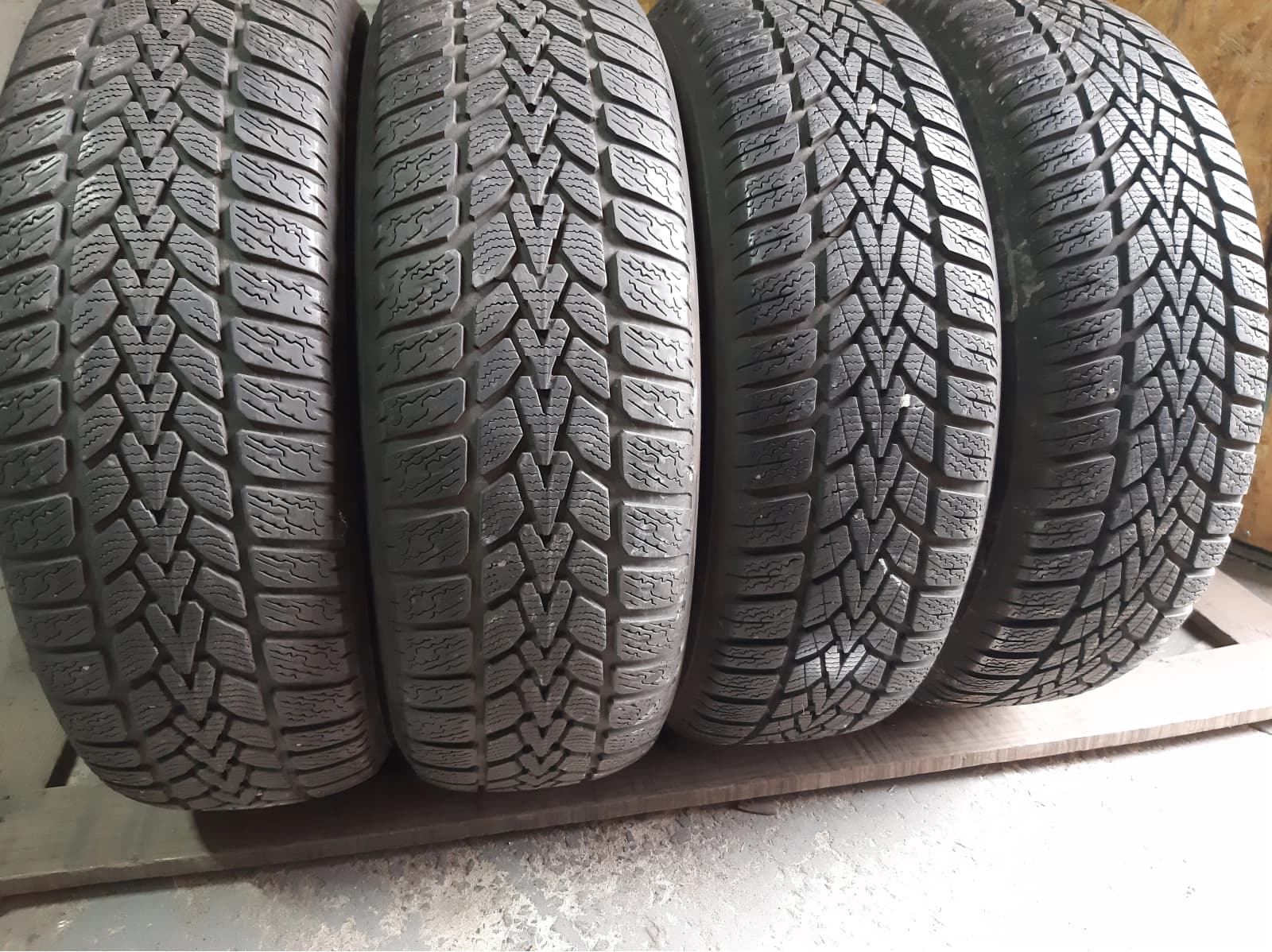 Придбати вживані шини Dunlop Winter Response-2 185/65 R 15 Вживані шини з Європи Dunlop Winter Response-2 185/65 R 15