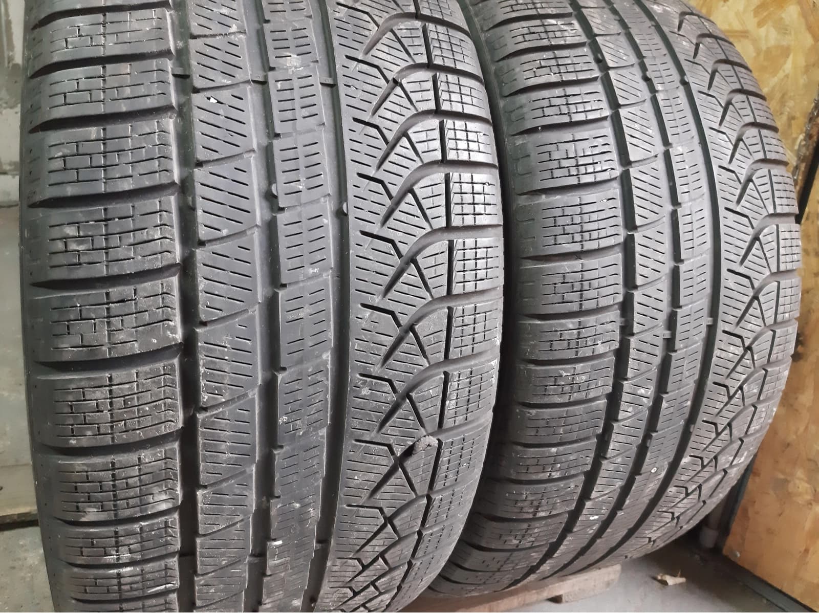 Придбати вживані шини Pirelli P Zero Winter 275/40 R 19 Вживані шини з Європи Pirelli P Zero Winter 275/40 R 19