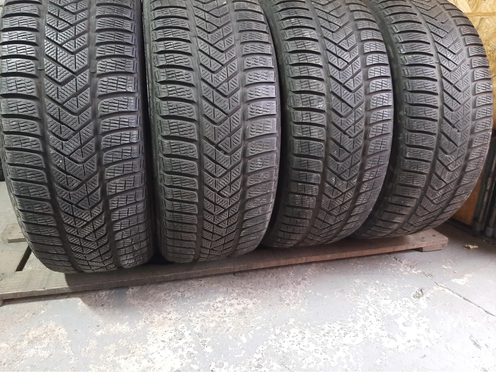 Придбати вживані шини Pirelli Sottozero 3 . … / 255/45 R 19 Вживані шини з Європи Pirelli Sottozero 3 . … / 255/45 R 19