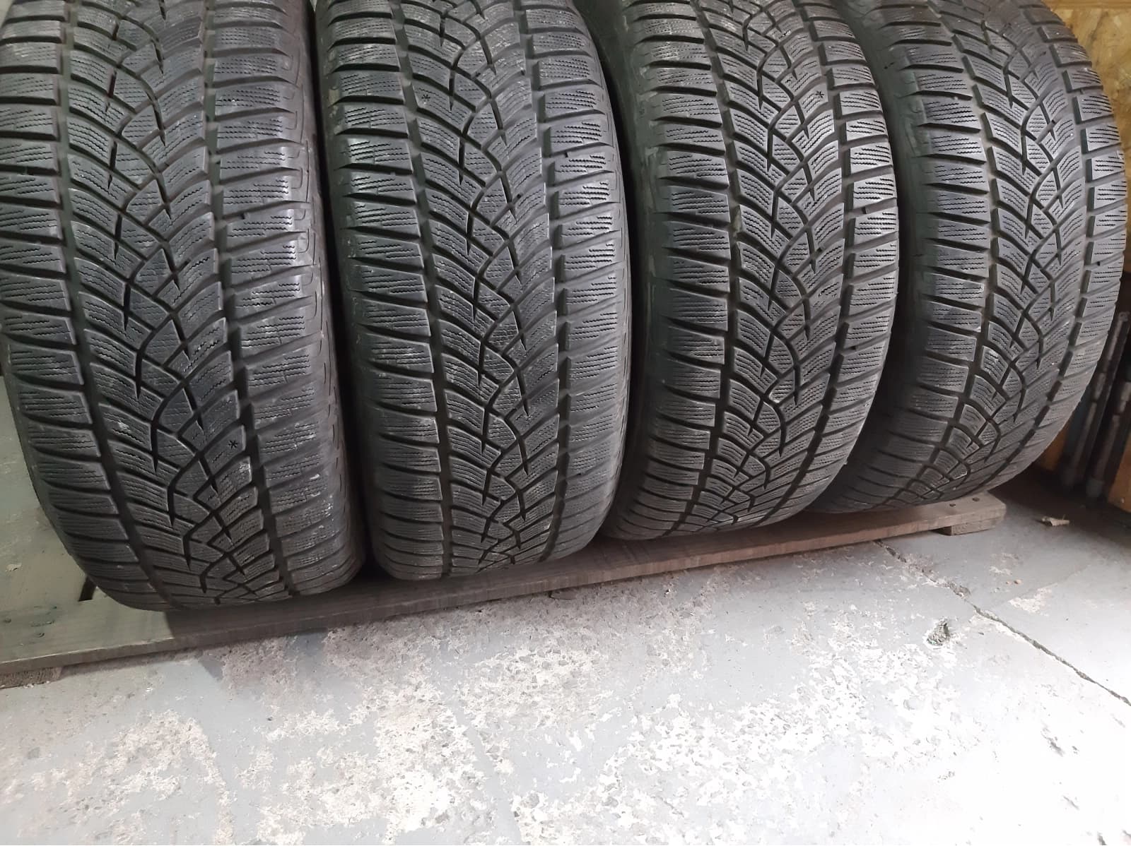Придбати вживані шини Good Year Ultra Grip . . 255/45 R 19 Вживані шини з Європи Good Year Ultra Grip . . 255/45 R 19