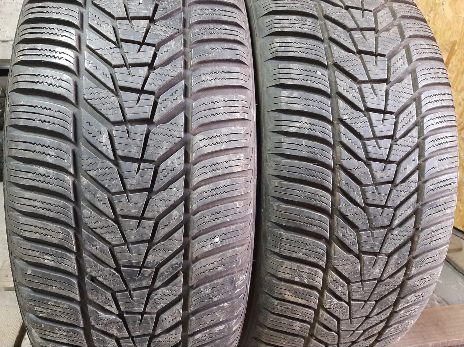 Придбати вживані шини Hankook Winter I Cept Evo 3X . . 235/50 R 19 Вживані шини з Європи Hankook Winter I Cept Evo 3X . . 235/50 R 19