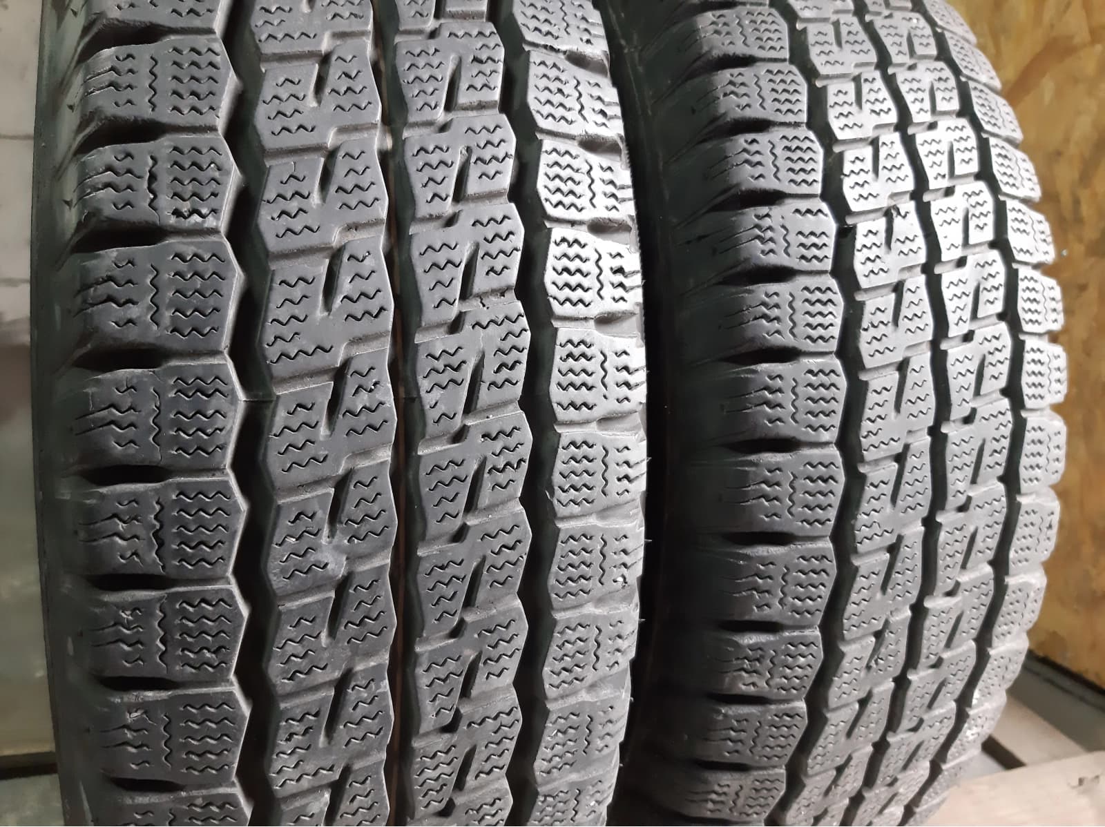 Придбати вживані шини Firestone VanHawk Winter 205/75 R 16C Вживані шини з Європи Firestone VanHawk Winter 205/75 R 16C