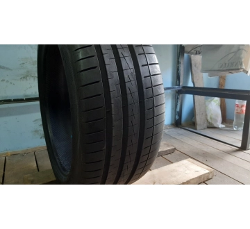 Уживані шини з Європи Vredestein Ultrac Vokzi 275/40 R 20 Шини на авто в хорошому стані Vredestein Ultrac Vokzi шириною 275 висотою 40 радіусом R 20 низькі ціни