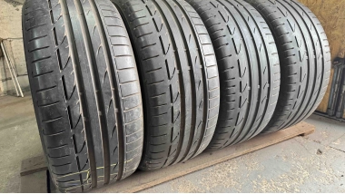 Уживані шини з Європи Bridgestone Potenza S001 245/40 R 18 Шини на авто в хорошому стані Bridgestone Potenza S001 шириною 245 висотою 40 радіусом R 18 низькі ціни