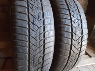 Уживані шини з Європи Pirelli Sottozero 3 . 225/60 R 18 Шини на авто в хорошому стані Pirelli Sottozero 3 . шириною 225 висотою 60 радіусом R 18 низькі ціни