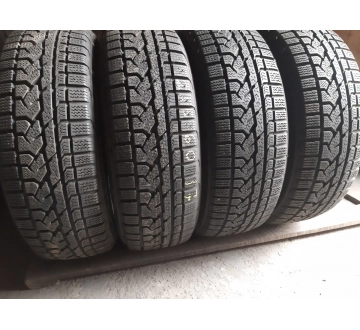 Шини на авто в хорошому стані Marshal Izen RV шириною 215 висотою 60 радіусом R 17 низькі ціни