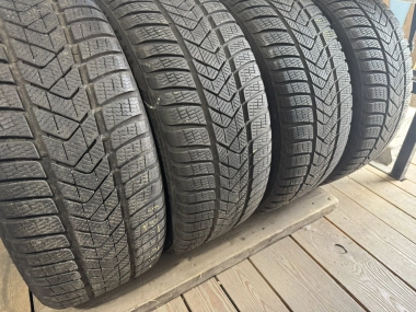 Уживані шини з Європи Pirelli Sottozero 3 / 235/45 R 18 Шини на авто в хорошому стані Pirelli Sottozero 3 / шириною 235 висотою 45 радіусом R 18 низькі ціни
