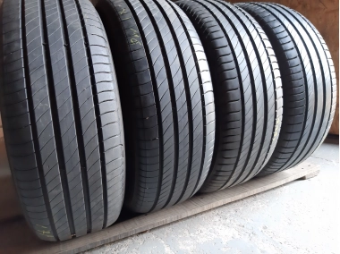 Уживані шини з Європи Michelin Primacy 4 . 215/60 R 16 Шини на авто в хорошому стані Michelin Primacy 4 . шириною 215 висотою 60 радіусом R 16 низькі ціни