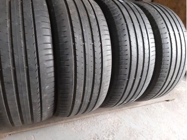 Уживані шини з Європи Pirelli Cinturato P7 . 235/45 R 18 Шини на авто в хорошому стані Pirelli Cinturato P7 . шириною 235 висотою 45 радіусом R 18 низькі ціни