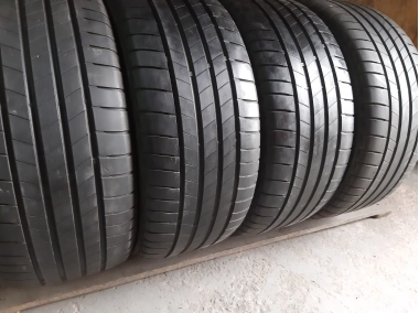 Уживані шини з Європи Bridgestone Turanza T005 255/45 R 18 Шини на авто в хорошому стані Bridgestone Turanza T005 шириною 255 висотою 45 радіусом R 18 низькі ціни
