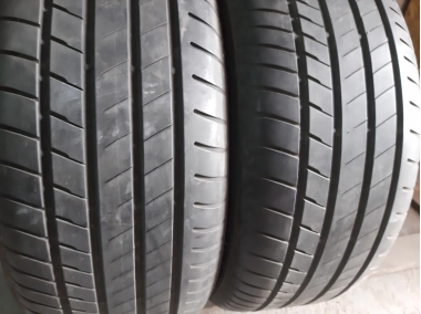 Уживані шини з Європи Bridgestone Alenza 255/55 R 18 Шини на авто в хорошому стані Bridgestone Alenza шириною 255 висотою 55 радіусом R 18 низькі ціни