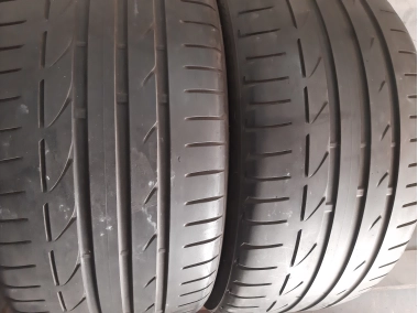 Уживані шини з Європи Bridgestone Potenza S001 255/35 R 19 Шини на авто в хорошому стані Bridgestone Potenza S001 шириною 255 висотою 35 радіусом R 19 низькі ціни