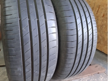 Уживані шини з Європи Good Year Efficient Grip Performance 215/50 R 17 Шини на авто в хорошому стані Good Year Efficient Grip Performance шириною 215 висотою 50 радіусом R 17 низькі ціни
