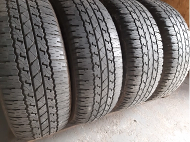 Шини на авто в хорошому стані Bridgestone Dueler A/T шириною 265 висотою 65 радіусом R 17 низькі ціни
