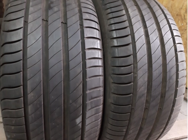 Уживані шини з Європи Michelin Primacy 4 235/45 R 17 Шини на авто в хорошому стані Michelin Primacy 4 шириною 235 висотою 45 радіусом R 17 низькі ціни