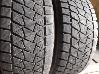 Уживані шини з Європи Bridgestone Blizzak DM V2 265/60 R 18 Шини на авто в хорошому стані Bridgestone Blizzak DM V2 шириною 265 висотою 60 радіусом R 18 низькі ціни