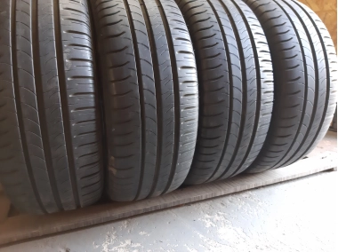 Шини на авто в хорошому стані Michelin Energy Saver  . шириною 215 висотою 55 радіусом R 16 низькі ціни