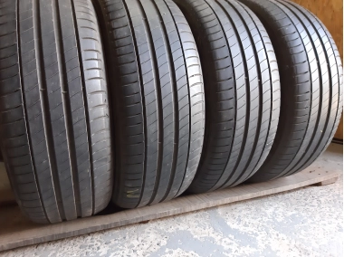 Уживані шини з Європи Michelin Primacy 3 . 205/55 R 17 Шини на авто в хорошому стані Michelin Primacy 3 . шириною 205 висотою 55 радіусом R 17 низькі ціни