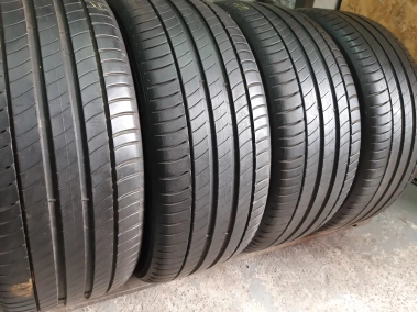 Уживані шини з Європи Michelin Primacy 3* . 245/45 R 19 Шини на авто в хорошому стані Michelin Primacy 3* . шириною 245 висотою 45 радіусом R 19 низькі ціни