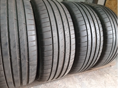 Уживані шини з Європи Michelin Pilot Sport 4 235/45 R 18 Шини на авто в хорошому стані Michelin Pilot Sport 4 шириною 235 висотою 45 радіусом R 18 низькі ціни