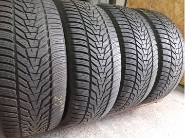 Уживані шини з Європи Hankook Winter I Cept evo 3x 255/45 R 20 Шини на авто в хорошому стані Hankook Winter I Cept evo 3x шириною 255 висотою 45 радіусом R 20 низькі ціни