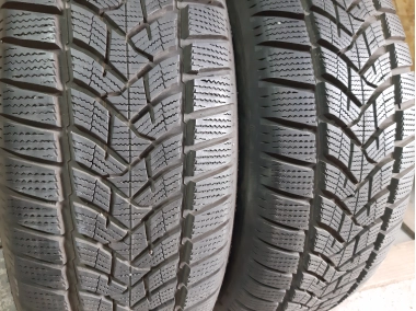 Шини на авто в хорошому стані Dunlop Winter Sport  5 suv .   шириною 215 висотою 60 радіусом R 17 низькі ціни