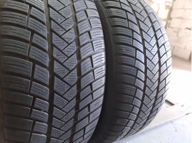 Уживані шини з Європи Vredestein Quatrac Pro 235/45 R 18 Шини на авто в хорошому стані Vredestein Quatrac Pro шириною 235 висотою 45 радіусом R 18 низькі ціни