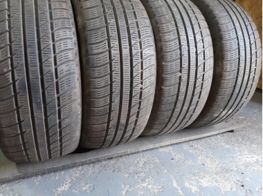 Уживані шини з Європи Tomket Snow Road Pro 3 215/50 R 17 Шини на авто в хорошому стані Tomket Snow Road Pro 3 шириною 215 висотою 50 радіусом R 17 низькі ціни