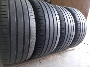 Уживані шини з Європи Michelin Latitude Sport 3 . 275/45 R 20 Шини на авто в хорошому стані Michelin Latitude Sport 3 . шириною 275 висотою 45 радіусом R 20 низькі ціни