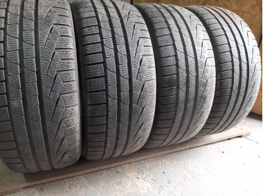 Шини на авто в хорошому стані Pirelli Winter Serie 2 шириною 235 висотою 40 радіусом R 19 низькі ціни