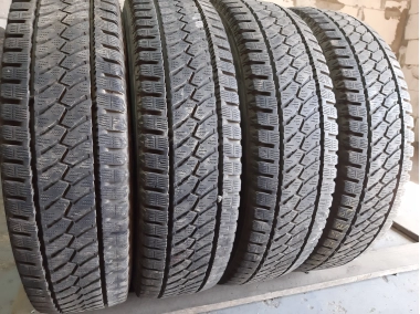 Уживані шини з Європи Bridgestone Blizzak- W810 185/75 R 16C Шини на авто в хорошому стані Bridgestone Blizzak- W810 шириною 185 висотою 75 радіусом R 16C низькі ціни