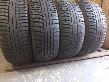 Уживані шини з Європи Bridgestone Blizzak LM-32 / 235/45 R 18 Шини на авто в хорошому стані Bridgestone Blizzak LM-32 / шириною 235 висотою 45 радіусом R 18 низькі ціни