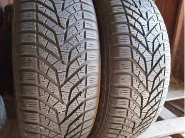 Уживані шини з Європи Yokohama Blu Earth Winter V905 215/60 R 17 Шини на авто в хорошому стані Yokohama Blu Earth Winter V905 шириною 215 висотою 60 радіусом R 17 низькі ціни