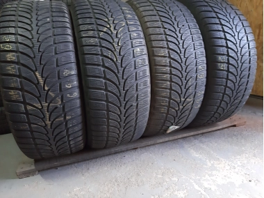 Уживані шини з Європи Bridgestone Blizzak LM-80 Evo . . 255/50 R 20 Шини на авто в хорошому стані Bridgestone Blizzak LM-80 Evo . . шириною 255 висотою 50 радіусом R 20 низькі ціни